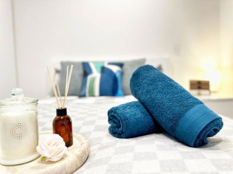 ES2410-2Bed 2Bath Vision Apt With Balcony, Pool & Gym - Accommodation BNB 2