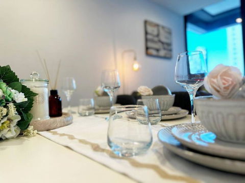 ES2410-2Bed 2Bath Vision Apt With Balcony, Pool & Gym - Accommodation BNB 3