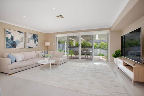 Entire Home In Park Central - Family-Friendly Getaway - Walk To Parks, Shops And Transport In Macarthur - Accommodation BNB 2