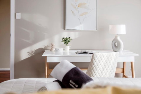 Expansive 5-bed Stunner For Corporate &families - Accommodation BNB 1