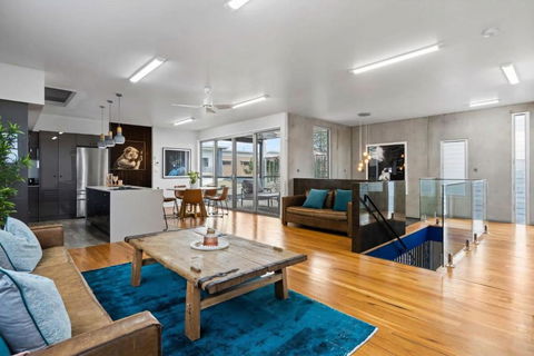 Exquisite Beachside Mansion - Accommodation BNB 3