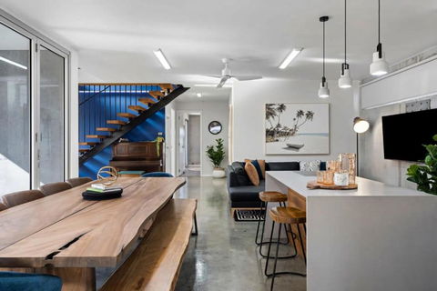 Exquisite Beachside Mansion - Accommodation BNB 1