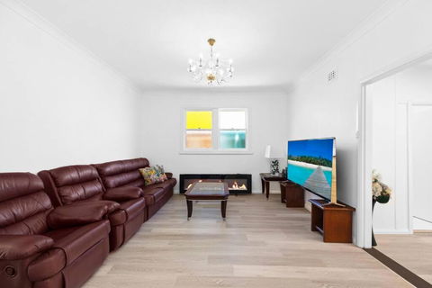Family House With Pool Table, Outdoor Patio And BBQ - Accommodation BNB 4