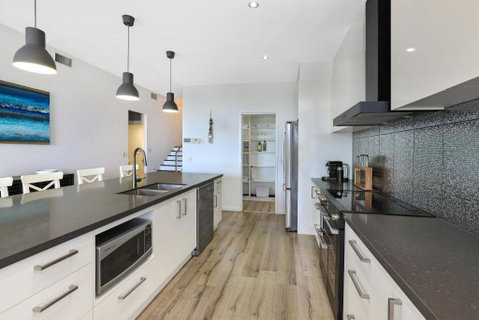 GEORGE8- THE ULTIMATE, FAMILY BEACH HOUSE! - Accommodation BNB 4