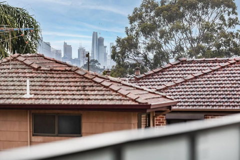 GLAD3 Gladesville Getaway Bright & Contemporary - Accommodation BNB 1