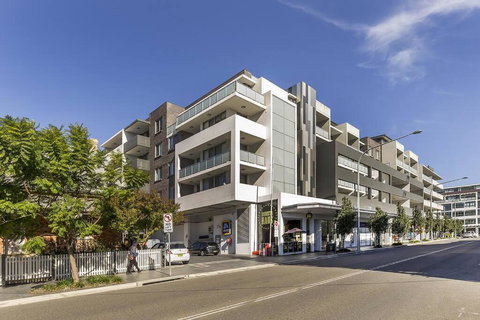 GLAD3 Gladesville Getaway Bright & Contemporary - Accommodation BNB 3