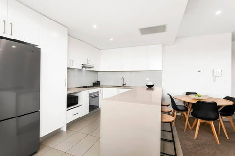 GLAD3 Gladesville Getaway Bright & Contemporary - Accommodation BNB 4