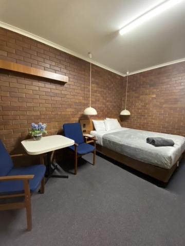 Golden West Motor Inn - Accommodation BNB 3