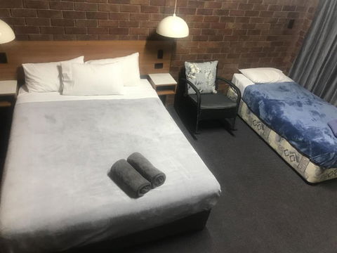 Golden West Motor Inn - Accommodation BNB 4