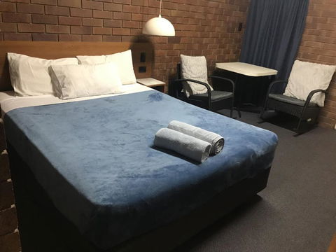 Golden West Motor Inn - Accommodation BNB 2