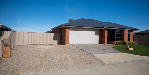 Grevillea House - Accommodation BNB 4