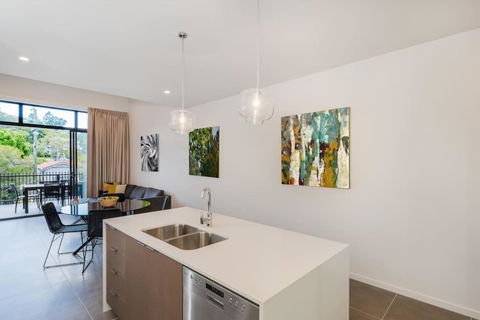 H6B - Round About Bulimba - Accommodation BNB 1