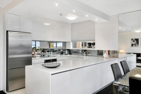 HARIS - Modern 2BR Apartment With Views - Accommodation BNB 1