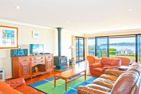 HAIS18G - Riverside Delight - Accommodation BNB 0