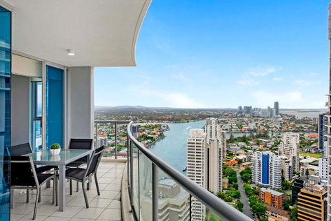 HIGH FLOOR GUARANTEE - 3 Bedroom Plus Study Apartments At Chevron Renaissance - Self Contained & Privately Managed - Wow Stay - Accommodation BNB 3