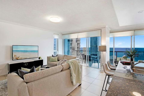 HIGH FLOOR GUARANTEE - 3 Bedroom Plus Study Apartments At Chevron Renaissance - Self Contained & Privately Managed - Wow Stay - Accommodation BNB 1