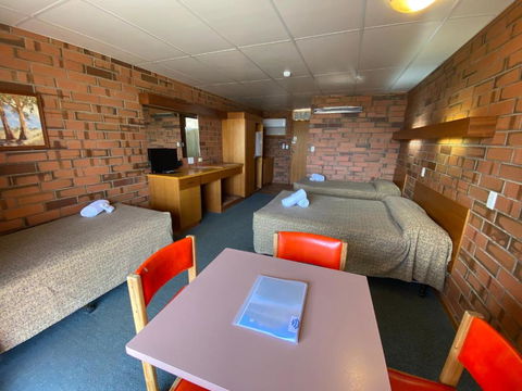 Hawker Hotel Motel - Accommodation BNB 0