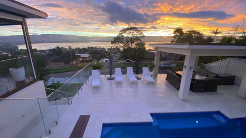 HEATed Pool, Lake & Beach, Luxury 5 B/R House - Accommodation BNB 1