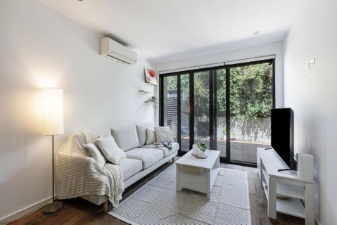 Hidden Gem In McKinnon Apartment By Ready Set Host - Accommodation BNB 0