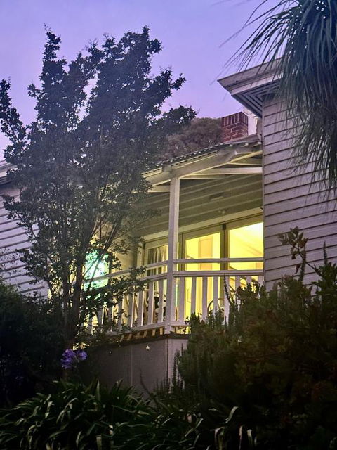 Hilltop Cottage - Accommodation BNB 2