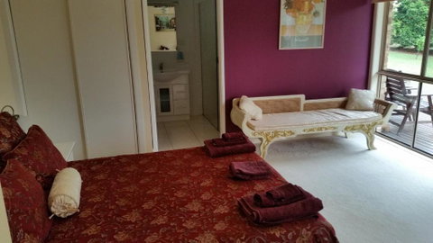 Hilltop Hideaway - Accommodation BNB 3