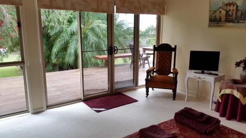 Hilltop Hideaway - Accommodation BNB 2