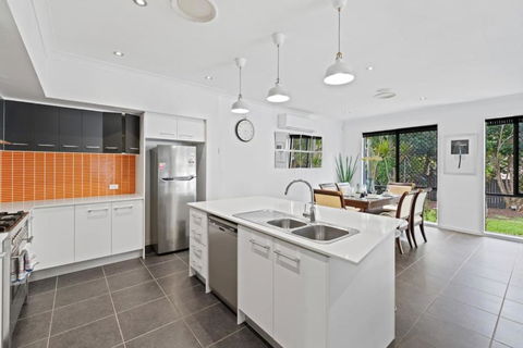 Holiday Paradise 4BR Pool BBQ Parking Near Mall N Park - Accommodation BNB 3