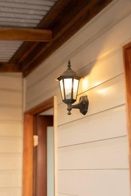 House Of Fairy Wren -Charming Queenslander Cottage Mins Drive To Brisbane CBD And Gabba Stadium! - Accommodation BNB 2