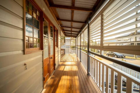 House Of Fairy Wren -Charming Queenslander Cottage Mins Drive To Brisbane CBD And Gabba Stadium! - Accommodation BNB 1