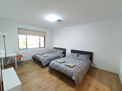Huge Studio Room In Spacious Merrylands House M1 - Accommodation BNB 0