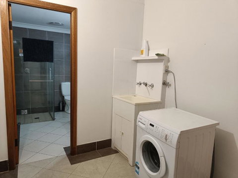 Huge Studio Room In Spacious Merrylands House M1 - Accommodation BNB 3