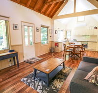 Alpine Arnica Cottage 1 - Accommodation BNB