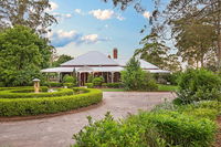 Book Crows Nest Accommodation Vacations Accommodation BNB Accommodation BNB