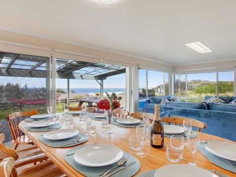 Antonio's Paradise - Spectacular Views Over Warrain Beach - Accommodation BNB 3