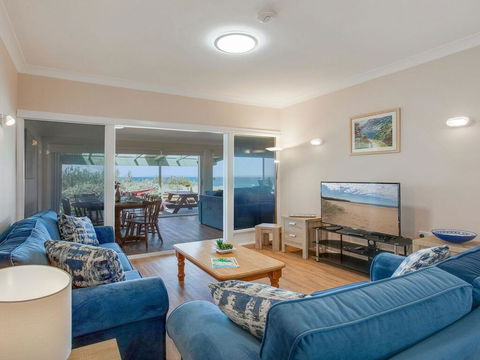Antonio's Paradise - Spectacular Views Over Warrain Beach - Accommodation BNB 2