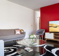 Apartment with Balcony and Parking near Racecourse - Accommodation BNB