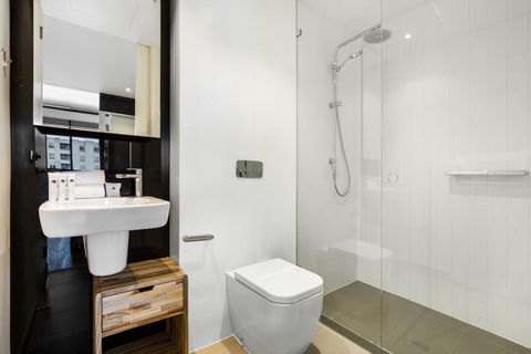 Artsy Apartment CBD City Views And Balcony - Accommodation BNB 3