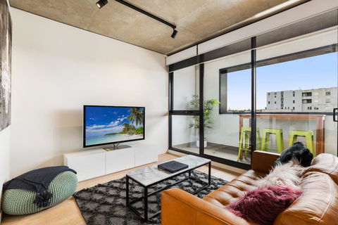 Artsy Apartment CBD City Views And Balcony - Accommodation BNB 1