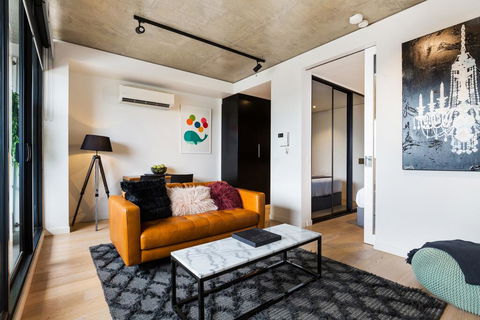 Artsy Apartment CBD City Views And Balcony - Accommodation BNB 0