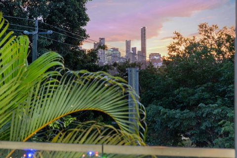 Luxurious Living - 3Bed-3Bath-1Car-Pool - Balmoral - Accommodation BNB 3