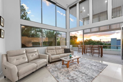 Luxurious Living - 3Bed-3Bath-1Car-Pool - Balmoral - Accommodation BNB 0