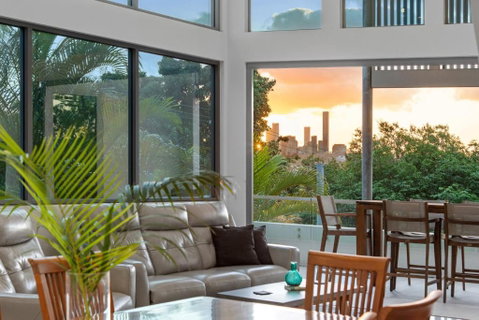 Luxurious Living - 3Bed-3Bath-1Car-Pool - Balmoral - Accommodation BNB 1