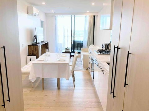 M-city Shopping Center Apartment - Executive Twin King Ensuites - Fully Equipped - Free Parking, Fast Wifi, Smart TV, Netflix, Complementary Drinks & Amenities - Clayton 3168 - Accommodation BNB 0