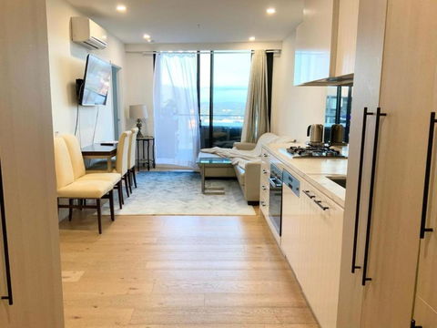 M-city Shopping Center Apartment - Executive Twin King Ensuites - Fully Equipped - Free Parking, Fast Wifi, Smart TV, Netflix, Complementary Drinks & Amenities - Clayton 3168 - Accommodation BNB 1