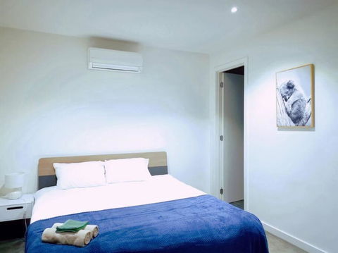 Melbourne Airport Area 3Bedroom House Strathmore Heights - Accommodation BNB 1