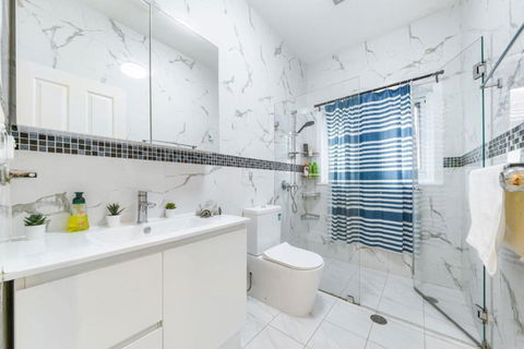 Mins To Mall Convenient 3 Beds Classic Charm Home - Accommodation BNB 3