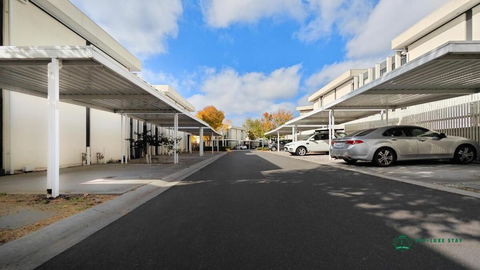 Modern 2-Bedroom Townhouse Near DFO & RMIT - Accommodation BNB 2