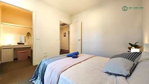Modern 2-Bedroom Townhouse Near DFO & RMIT - Accommodation BNB 3