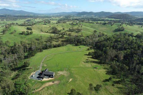 Modern Farmhouse - Accommodation BNB 2