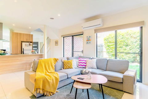 Modern Home In Central Oakleigh East - Accommodation BNB 0